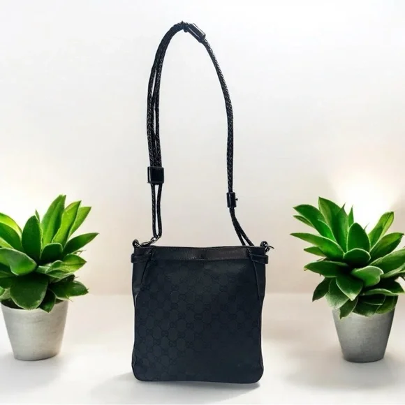 Gucci Black Crossbody Bag with Adjustable Strap and Minimalist Design - Picture 1 of 13
